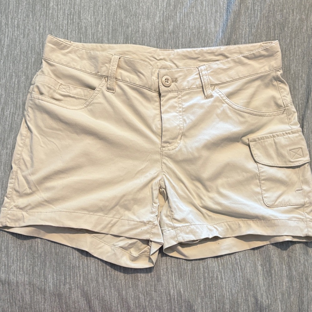 Eddie Bauer Women's Cream Cargo Shorts